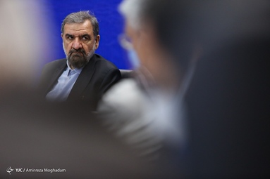 محسن رضایی معاون هماهنگی اقتصادی رییس جمهور در جلسه قرارگاه بازسازی مناطق زلزله زده اندیکا