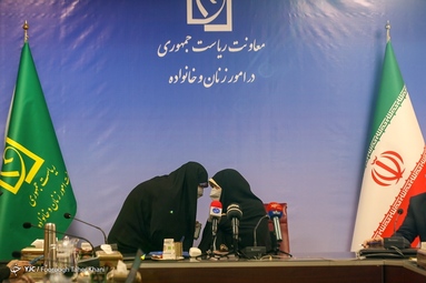 مراسم امضای تفاهم نامه معاونت امور زنان و خانواده و معاونت توسعه روستایی و مناطق محروم و تجلیل از برخی زنان روستایی