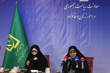 مراسم امضای تفاهم نامه معاونت امور زنان و خانواده و معاونت توسعه روستایی و مناطق محروم و تجلیل از برخی زنان روستایی