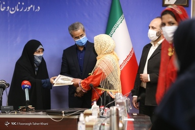 مراسم امضای تفاهم نامه معاونت امور زنان و خانواده و معاونت توسعه روستایی و مناطق محروم و تجلیل از برخی زنان روستایی