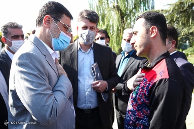 دیدار دوستانه دو تیم «منتخب فدراسیون فوتبال» و «پیشکسوتان شهدای چوار ۶۵ ایلام» با حضور قاضی‌زاده هاشمی، معاون رئیس‌جمهور و رئیس بنیاد شهید و امور ایثارگران
