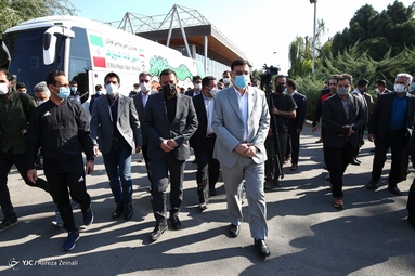 دیدار دوستانه دو تیم «منتخب فدراسیون فوتبال» و «پیشکسوتان شهدای چوار ۶۵ ایلام» با حضور قاضی‌زاده هاشمی، معاون رئیس‌جمهور و رئیس بنیاد شهید و امور ایثارگران