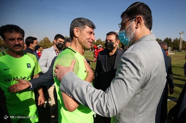 دیدار دوستانه دو تیم «منتخب فدراسیون فوتبال» و «پیشکسوتان شهدای چوار ۶۵ ایلام» با حضور قاضی‌زاده هاشمی، معاون رئیس‌جمهور و رئیس بنیاد شهید و امور ایثارگران