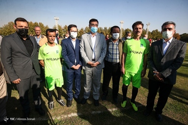 دیدار دوستانه دو تیم «منتخب فدراسیون فوتبال» و «پیشکسوتان شهدای چوار ۶۵ ایلام» با حضور قاضی‌زاده هاشمی، معاون رئیس‌جمهور و رئیس بنیاد شهید و امور ایثارگران