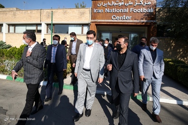 دیدار دوستانه دو تیم «منتخب فدراسیون فوتبال» و «پیشکسوتان شهدای چوار ۶۵ ایلام» با حضور قاضی‌زاده هاشمی، معاون رئیس‌جمهور و رئیس بنیاد شهید و امور ایثارگران
