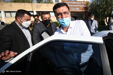 دیدار دوستانه دو تیم «منتخب فدراسیون فوتبال» و «پیشکسوتان شهدای چوار ۶۵ ایلام» با حضور قاضی‌زاده هاشمی، معاون رئیس‌جمهور و رئیس بنیاد شهید و امور ایثارگران