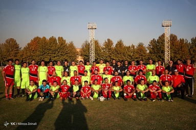 دیدار دوستانه دو تیم «منتخب فدراسیون فوتبال» و «پیشکسوتان شهدای چوار ۶۵ ایلام» با حضور قاضی‌زاده هاشمی، معاون رئیس‌جمهور و رئیس بنیاد شهید و امور ایثارگران