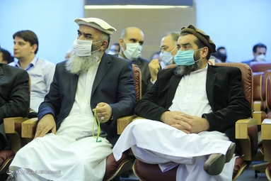 بازدید میهمانان خارجی سی‌وپنجمین کنفرانس وحدت از برج میلاد