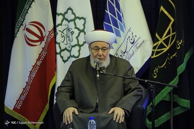 بازدید میهمانان خارجی سی‌وپنجمین کنفرانس وحدت از برج میلاد
