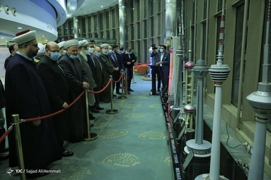 بازدید میهمانان خارجی سی‌وپنجمین کنفرانس وحدت از برج میلاد
