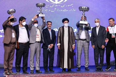 مراسم اهدای بازوبند پهلوانی سال ۱۴۰۰ و تجلیل از مدال آوران المپیک و پارالمپیک