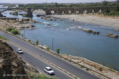 نمایی از پل قدیم دزفول و رودخانه دز