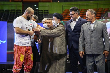 مراسم اهدای بازوبند پهلوانی سال ۱۴۰۰ و تجلیل از مدال آوران المپیک و پارالمپیک