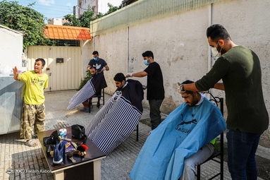 آرایشگران جوان جهادی اقدام به اصلاح رایگان موی نیازمندان می کنند - گرگان