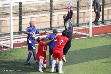 بازی دربی تیم پیشکسوتان استقلال و پرسپولیس در فینال جام شهید طهرانی