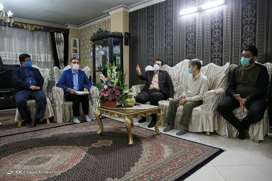 دیدار قاضی زاده هاشمی معاون رئیس جمهور و رئیس بنیاد شهید و امور ایثارگران با خانواده شهدا و ایثارگران