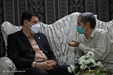 دیدار قاضی زاده هاشمی معاون رئیس جمهور و رئیس بنیاد شهید و امور ایثارگران با خانواده شهدا و ایثارگران