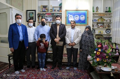 دیدار قاضی زاده هاشمی معاون رئیس جمهور و رئیس بنیاد شهید و امور ایثارگران با خانواده شهدا و ایثارگران