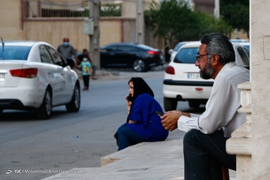 مردم بندر عباس پس از زلزله در خیابان ها به سر می برند