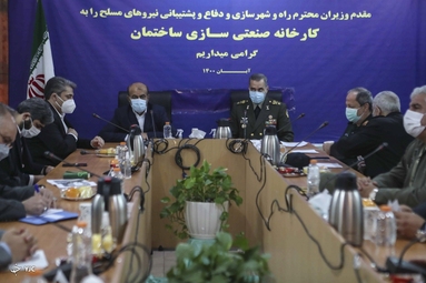بازدید وزرای دفاع و راه و شهرسازی از کارخانه‌ی صنعتی ساخت خانه‌های پیش ساخته‎
