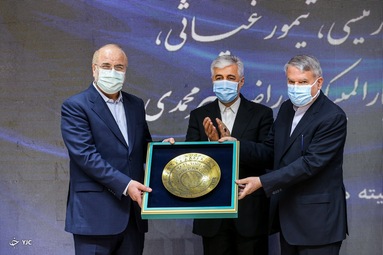 رونمایی از سردیس قهرمانان بازیهای آسیایی و پارالمپیک