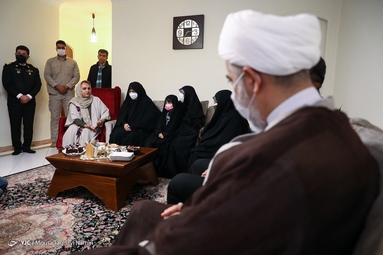 دیدار فرمانده نیروی دریایی ارتش با خانواده های شهدا و جانبازان
