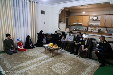 دیدار فرمانده نیروی دریایی ارتش با خانواده های شهدا و جانبازان