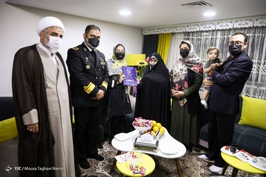 دیدار فرمانده نیروی دریایی ارتش با خانواده های شهدا و جانبازان