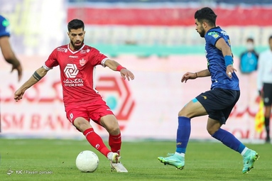 دیدار تیم‌های فوتبال استقلال و پرسپولیس