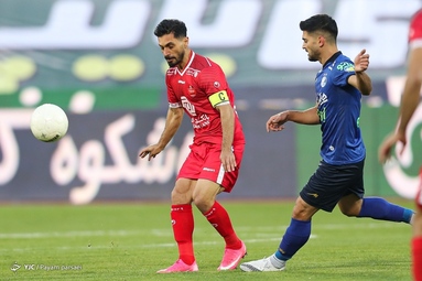 دیدار تیم‌های فوتبال استقلال و پرسپولیس