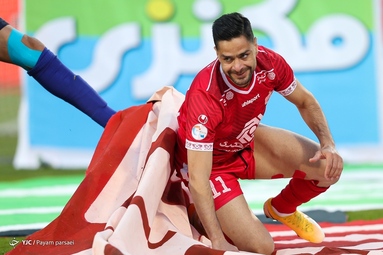 دیدار تیم‌های فوتبال استقلال و پرسپولیس
