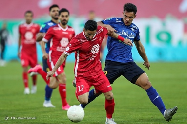 دیدار تیم‌های فوتبال استقلال و پرسپولیس