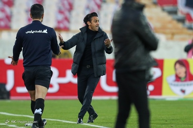دیدار تیم‌های فوتبال استقلال و پرسپولیس
