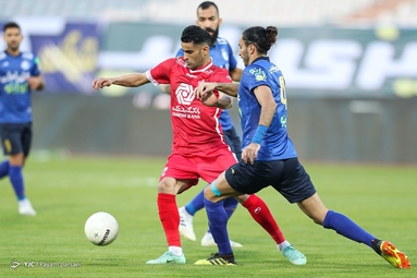 دیدار تیم‌های فوتبال استقلال و پرسپولیس