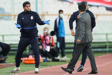 دیدار تیم‌های فوتبال استقلال و پرسپولیس
