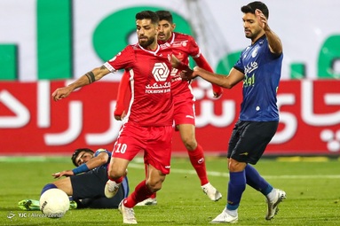دیدار تیم‌های فوتبال استقلال و پرسپولیس
