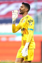 دیدار تیم‌های فوتبال استقلال و پرسپولیس
