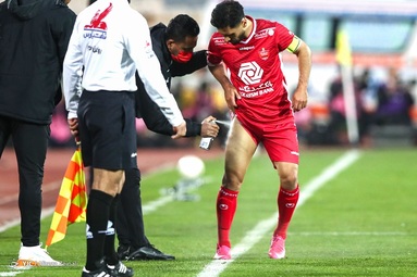 دیدار تیم‌های فوتبال استقلال و پرسپولیس