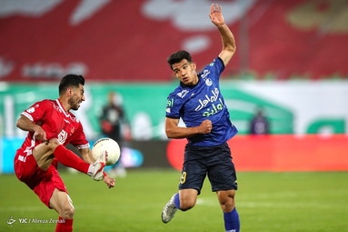 دیدار تیم‌های فوتبال استقلال و پرسپولیس