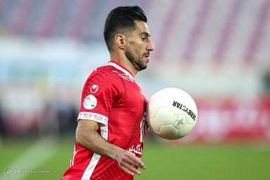 دیدار تیم‌های فوتبال استقلال و پرسپولیس
