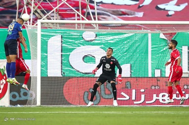 دیدار تیم‌های فوتبال استقلال و پرسپولیس