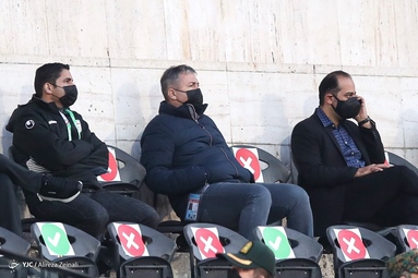 دیدار تیم‌های فوتبال استقلال و پرسپولیس
