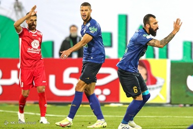دیدار تیم‌های فوتبال استقلال و پرسپولیس