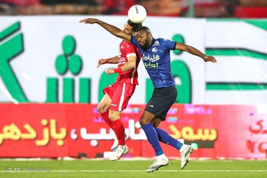 دیدار تیم‌های فوتبال استقلال و پرسپولیس