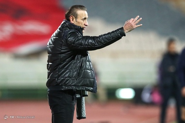 دیدار تیم‌های فوتبال استقلال و پرسپولیس