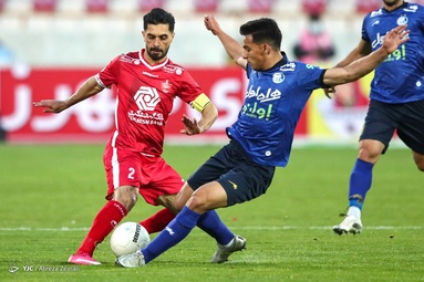 دیدار تیم‌های فوتبال استقلال و پرسپولیس