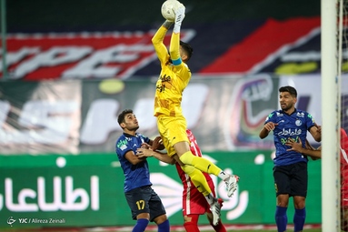 دیدار تیم‌های فوتبال استقلال و پرسپولیس