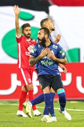 دیدار تیم‌های فوتبال استقلال و پرسپولیس
