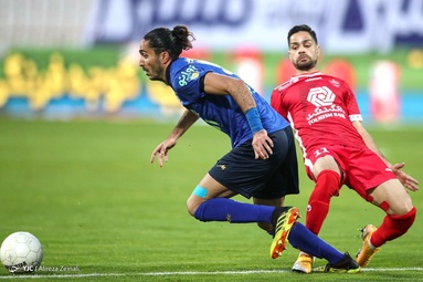 دیدار تیم‌های فوتبال استقلال و پرسپولیس