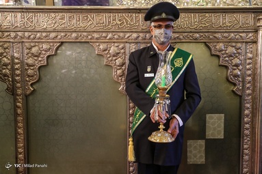 غبارروبی حرم حضرت شاهچراغ (ع)